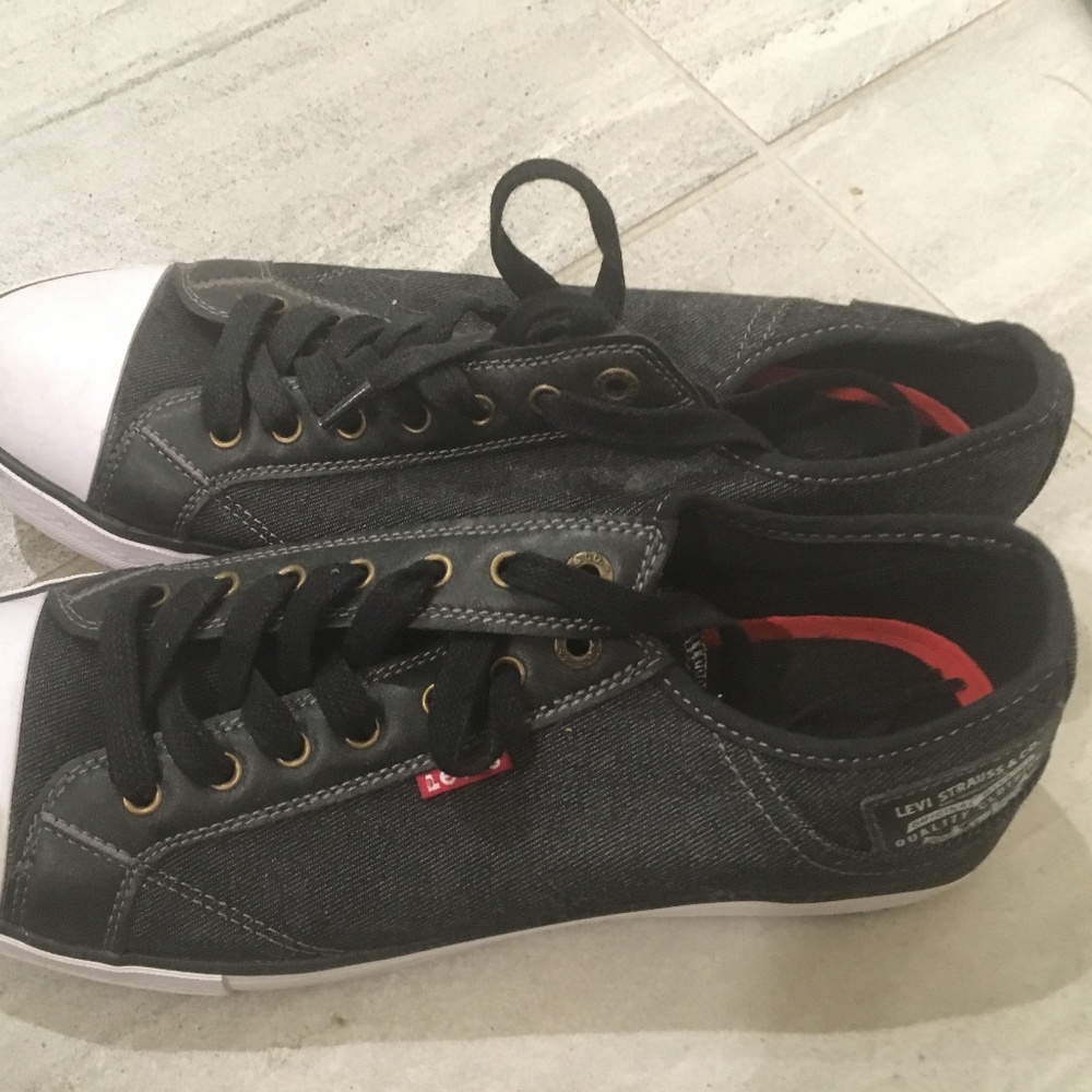 Men's Levi's shoe 10.5 like-new